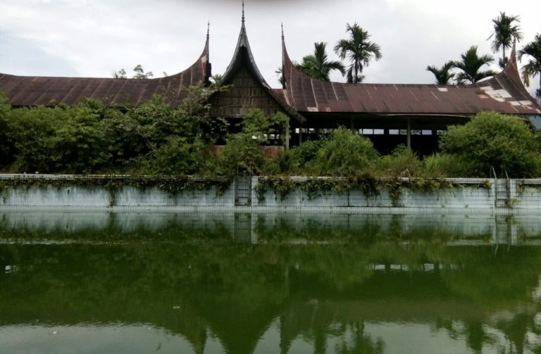 Memprihatinkan, Begini Kondisi Kolam Renang Milik Pemda Pasaman