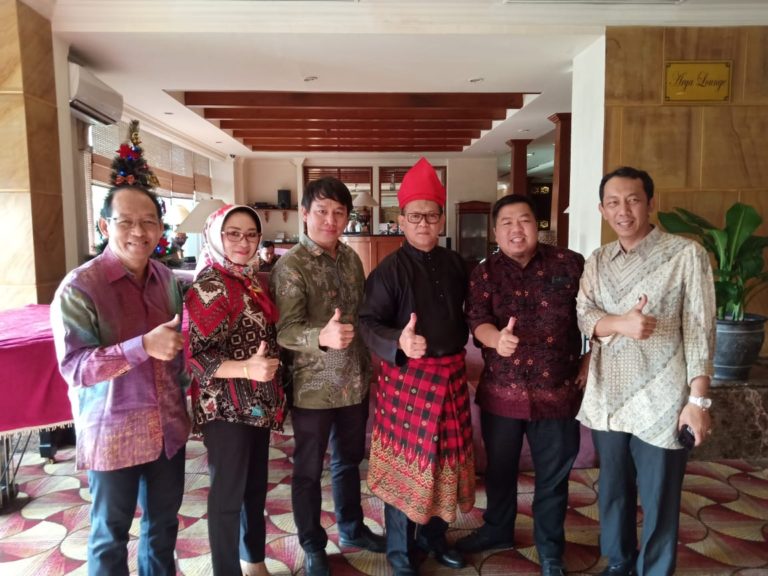 Dihadapan Jokowi, Ketua DPD PDIP Riau ajak Relawan lawan Fitnah dengan Kerja Nyata