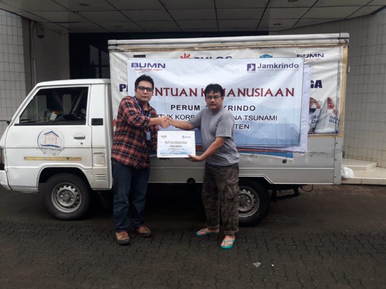 Peduli Bencana, Jamkrindo Kirim Bantuan untuk Korban Tsunami di Banten