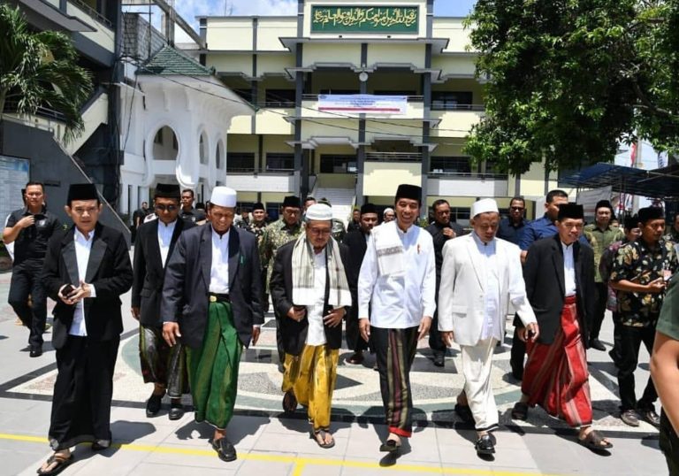 Jokowi Targetkan Pembahasan RUU Pesantren Rampung