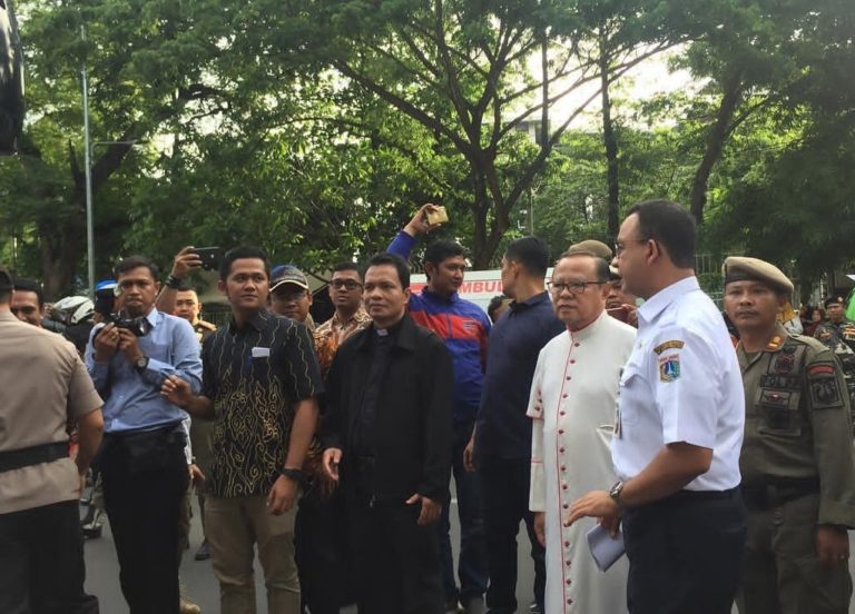 Amankan Perayaan Natal, Anies Ajak Kapolda Keliling Gereja