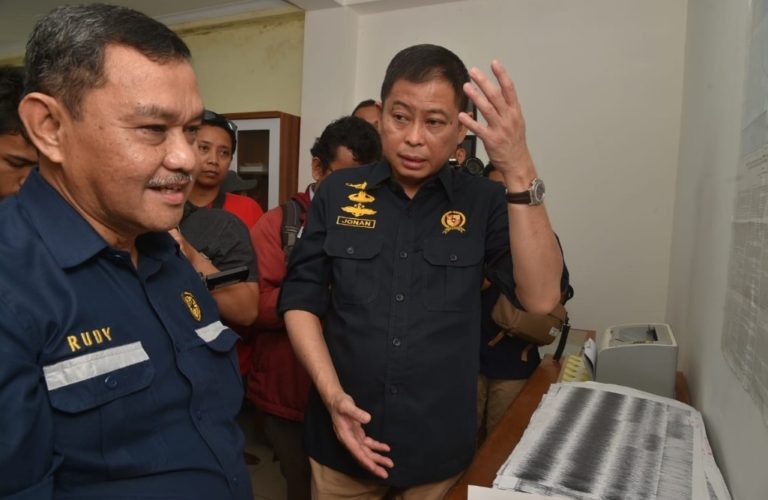 Jonan Pastikan Pos Pengamatan Gunung Anak Krakatau Berfungsi Maksimal