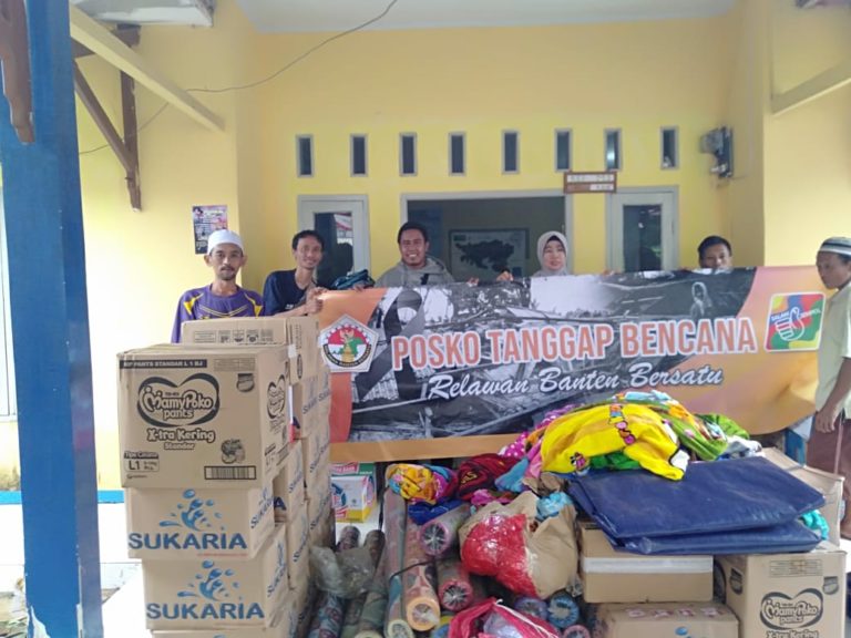 Siap Siaga, Relawan Jokowi Bahu Membahu Tangani Bencana Tsunami Selat Sunda