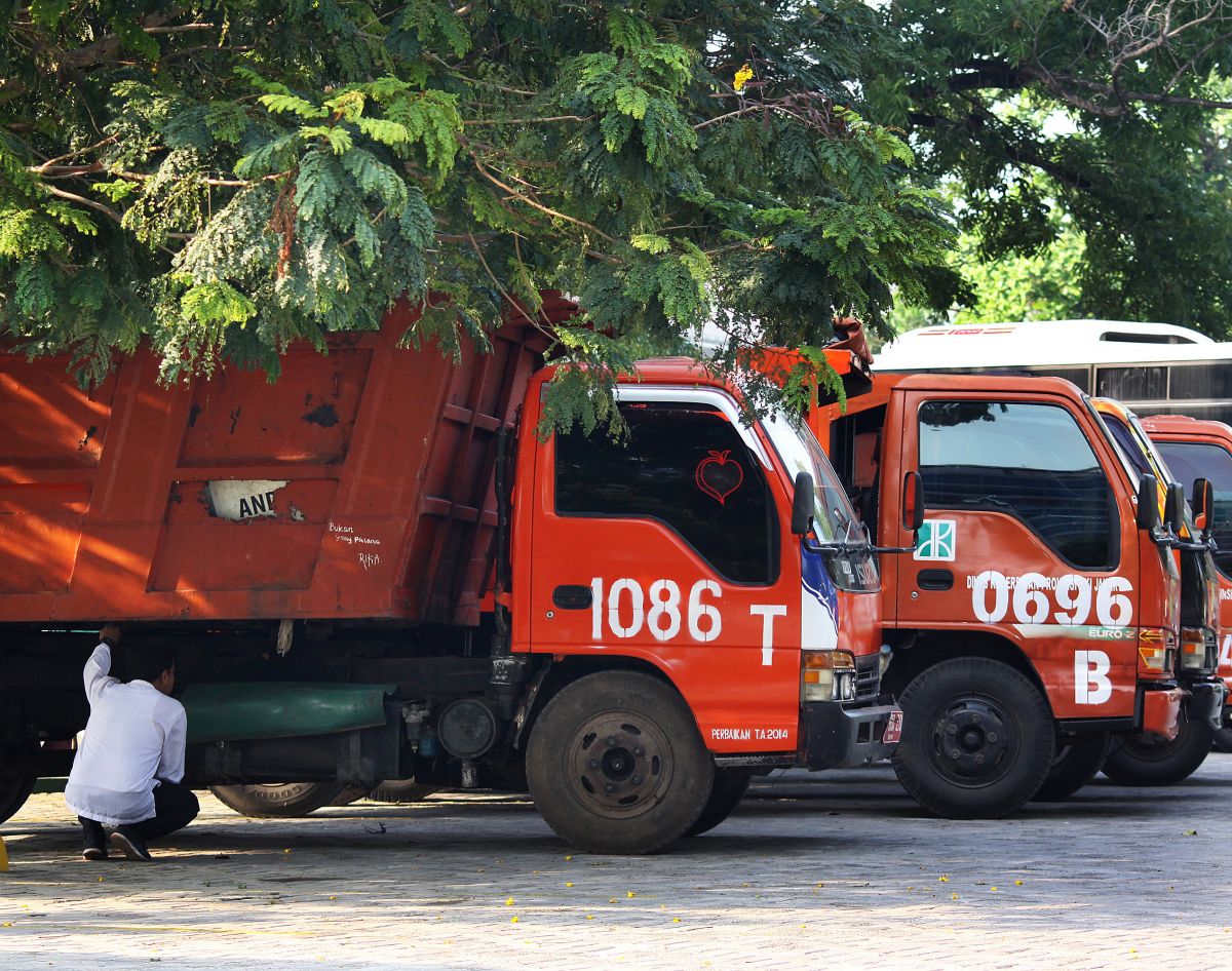 Gara-gara Ban Truk Sampah, Kadis LH DKI Diminta Ganti Pejabat