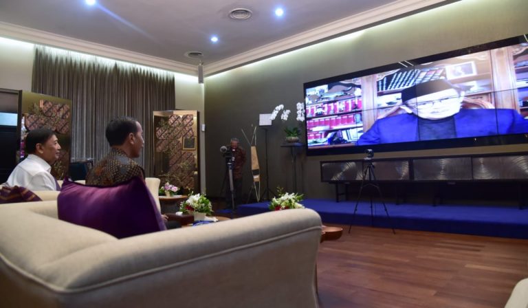 Berbincang Lewat Panggilan Video, Jokowi dan BJ Habibie Bahas Ini