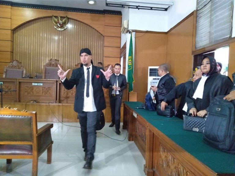 Puisi Fadli Zon untuk Ahmad Dhani; Rezim ini harus segera diganti dan dimusnahkan