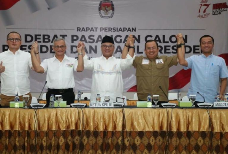 DPR Ajak Masyarakat Kritisi Debat Capres Cawapres