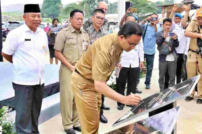 Anies Minta Truk Sampah yang Masuk TPSP Bantargebang Kondisinya Bersih