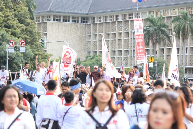[Foto] Aksi Bersih-bersih Relawan Jokowi Poros Benhil