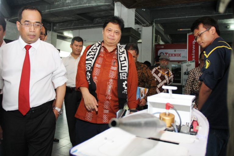 Airlangga Ajak Perguruan Tinggi Aktif Riset Teknologi Industri 4.0