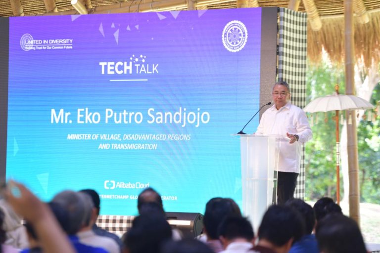 Di Forum Techtalk Bali, Mendes PDTT Paparkan Manfaat Teknologi Internet untuk Desa