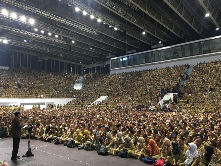 Bertemu Persatuan Perangkat Desa Indonesia, Jokowi Berikan BPJS