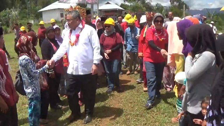 Prihatin Kondisi Jalan Seluma, Mendes PDTT Ajak Bupati Koordinasi dengan PUPR