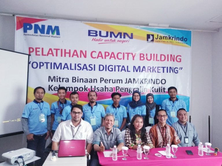 Bersama PNM, Jamkrindo Bekali Pengrajin Jaket Kulit Garut Ilmu Pemasaran Digital