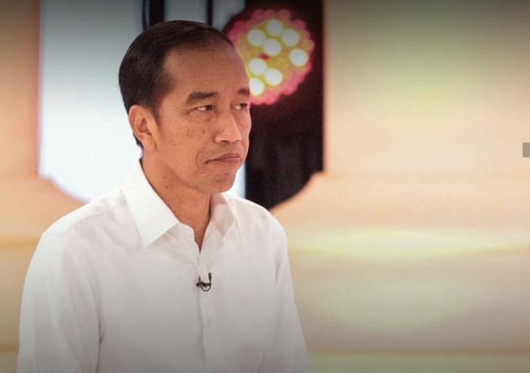 Pengamat: Jokowi Bikin Prabowo tak Berdaya dan tak Berkutik