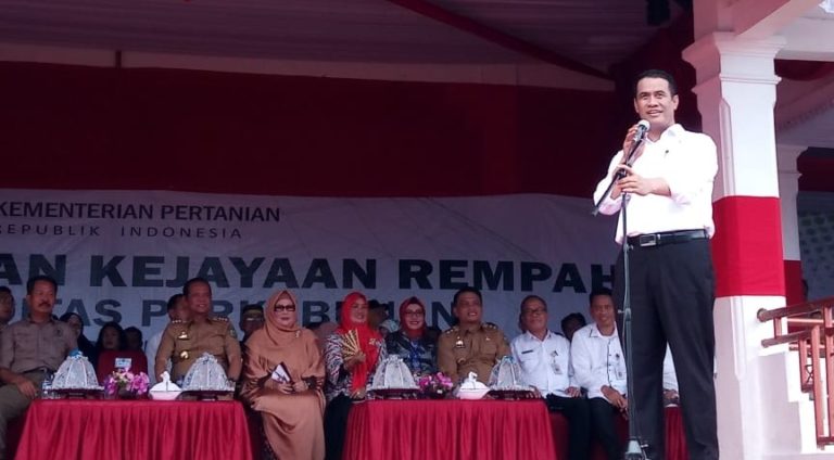 Di Hadapan 15.000 Petani, Mentan Pertegas Tekad Kembalikan Kejayaan Petani
