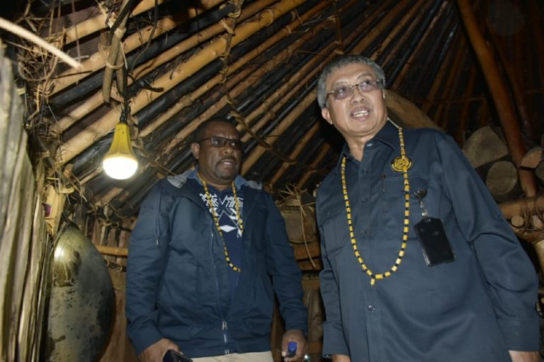 Berkat LTSHE, Malam di Puncak Jaya dan Paniai Kini Makin Terang