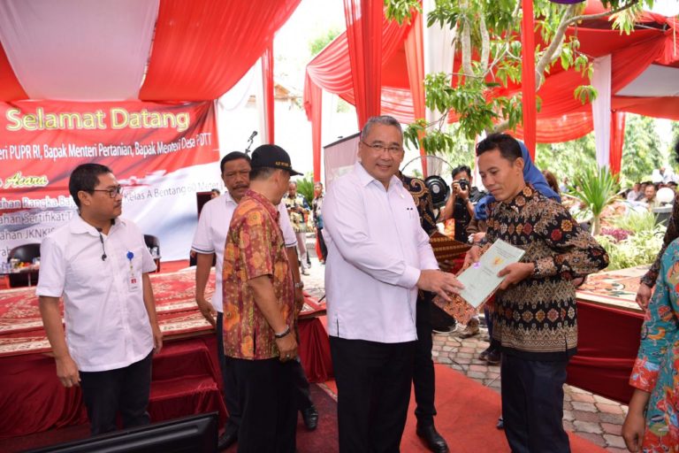 Mendes PDTT: Hasil Pertanian Karet Bengkulu Utara Akan Dipakai Bahan Aspal