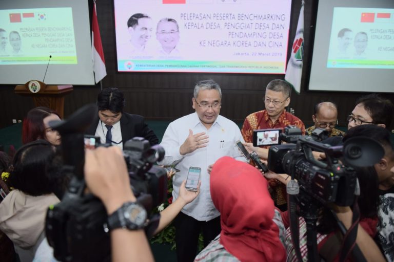 Lepas Perangkat Desa Studi Banding ke Tiongkok, Ini Harapan Mendes