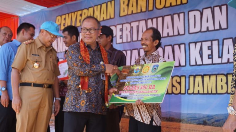 Kementan Salurkan Bantuan untuk Petani Sarolangun Jambi