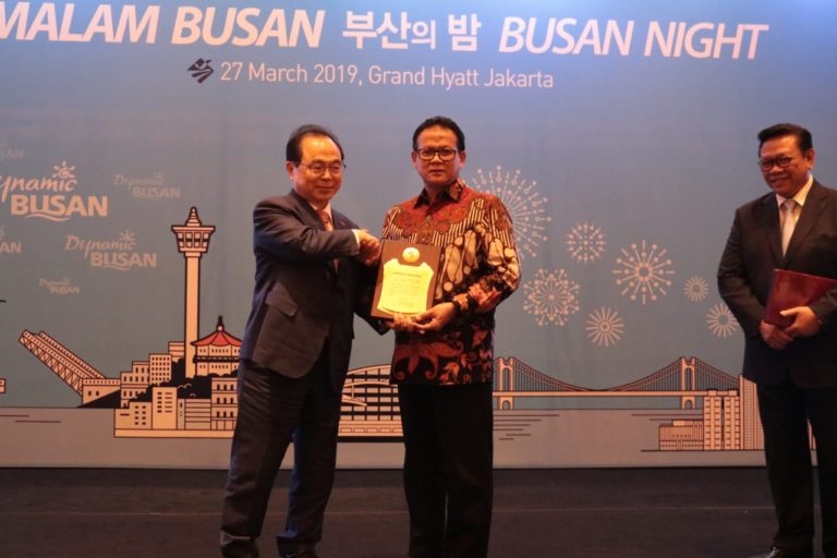 Guru Besar Kelautan IPB Dianugerahi Gelar Duta Besar Kehormatan Busan Korea Selatan