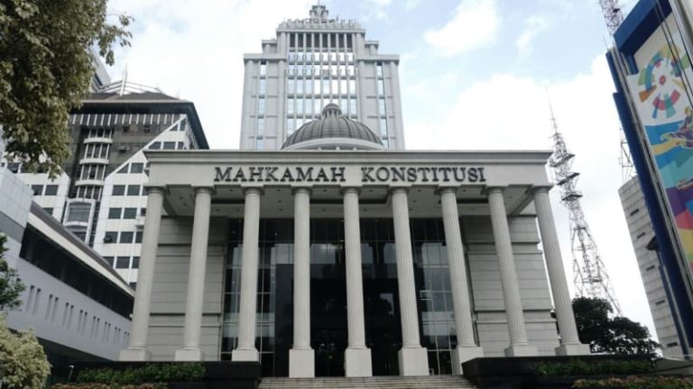 Hadapi Sidang Perdana MK, Tim Hukum BPN Serahkan Dua Truk Bukti