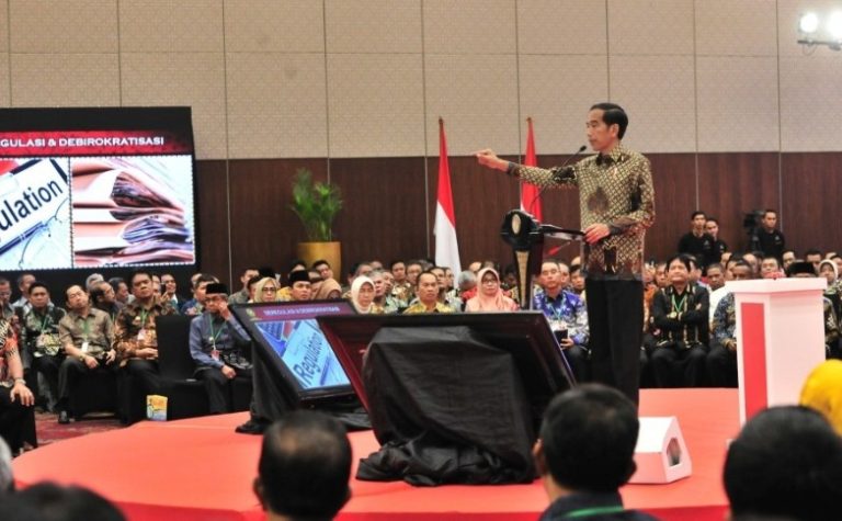 Permudah Izin Investasi di Sektor Industri, Jokowi: Jangan Bertele-tele