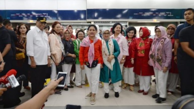 Menhub Pastikan Ada Dua Gerbong Khusus Wanita di MRT