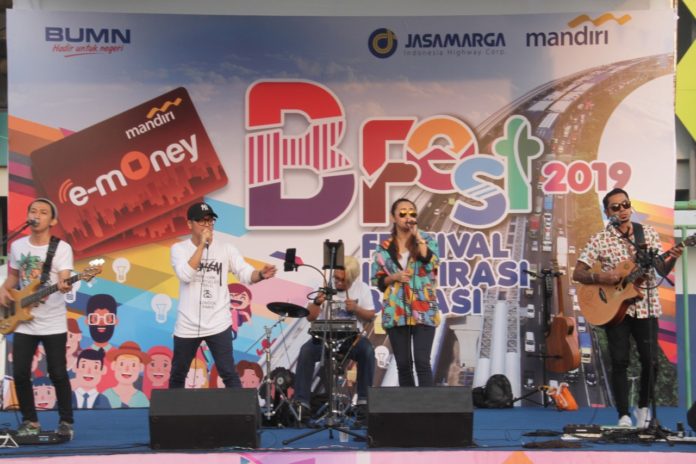 Sinergi antara PT Jasa Marga Tbk. dan PT Bank Mandiri (Persero) Tbk menghadirkan B Fest 2019: “Festival Inspirasi Bekasi” yang terselenggara di area Tribun Timur Stadion Patriot Chandrabhaga, Bekasi, Minggu (24/2).