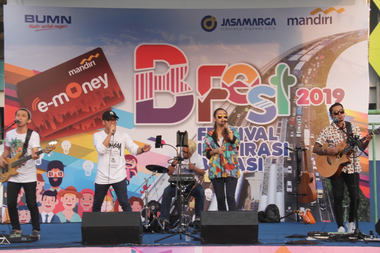 Sinergi antara PT Jasa Marga Tbk. dan PT Bank Mandiri (Persero) Tbk menghadirkan B Fest 2019: “Festival Inspirasi Bekasi” yang terselenggara di area Tribun Timur Stadion Patriot Chandrabhaga, Bekasi, Minggu (24/2).
