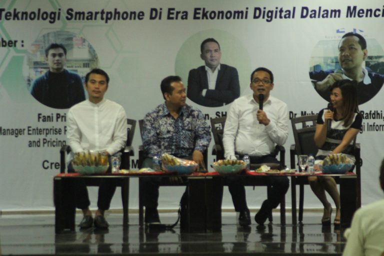 Seminar Nasional Enterpreneurship dengan tema “Optimalisasi Teknologi Smartphone di Era Ekonomi Digital dalam Menciptakan Lapangan Pekerjaan” di SMESCO Tower, Jakarta, (14/3)