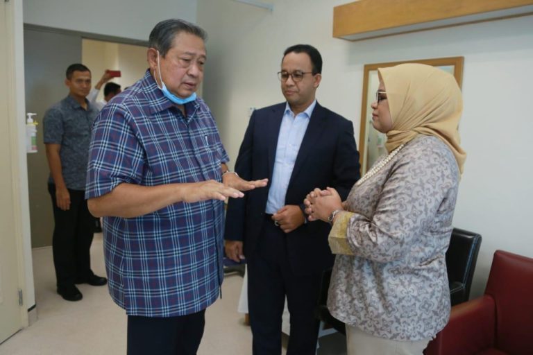 Giliran Anies Besuk Ani Yudhoyono di Singapura