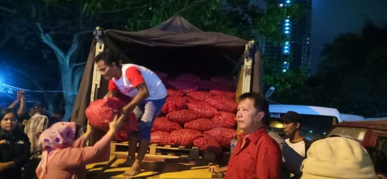 Operasi Pasar Bawang Merah di Surabaya Diserbu Pembeli