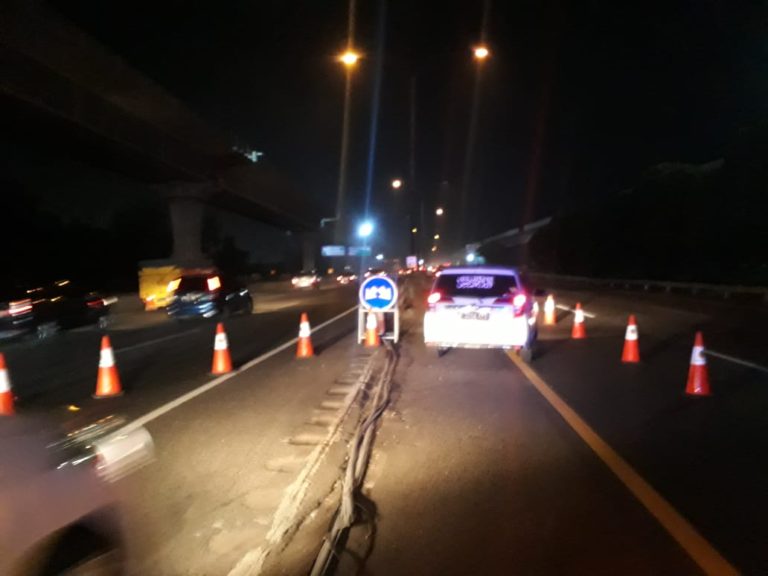 Tol Japek Arah Jakarta Macet, Jasa Marga Berlakukan Contraflow