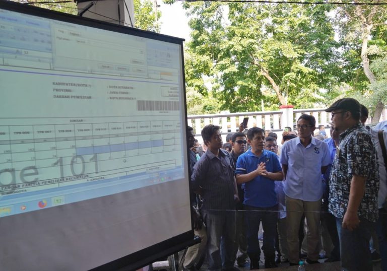 Pantau Rekapitulasi Suara Di Surabaya, Sandiaga Uno Diteriaki “Pak Wapres”