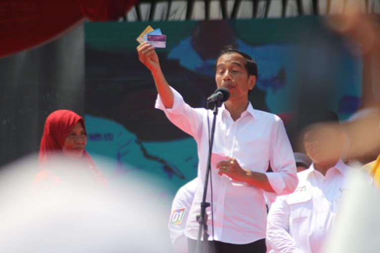 Keluarkan Tiga Kartu Sakti, Jokowi Ingin Raih Suara 75 persen lebih di Cirebon