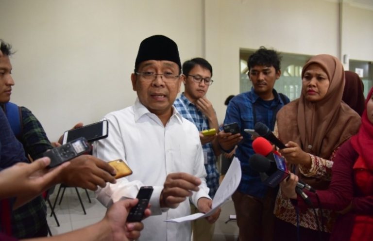 Kompak dengan DPRD DKI, Mensesneg Minta Anies Hentikan Revitalisasi Monas