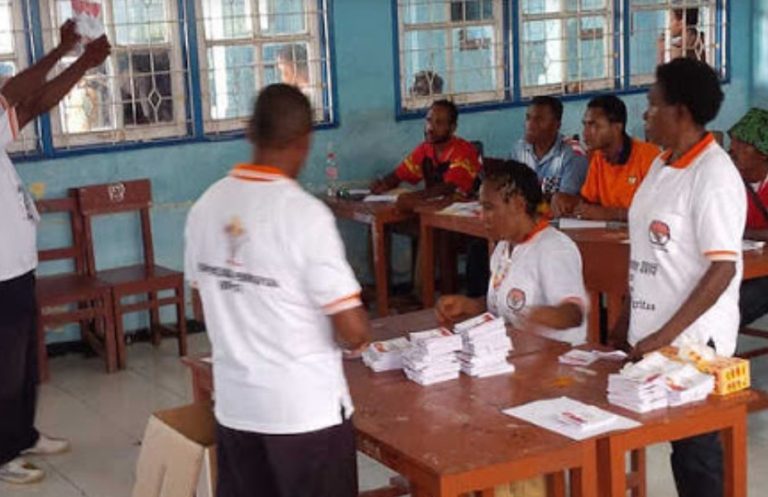 Jokowi: Terimakasih Petugas Pemilu