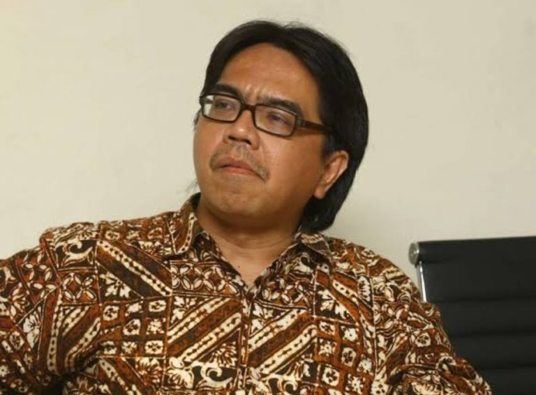Klaim Menangi Pilpres, Ade Armando Polisikan Prabowo dan Habib Rizieq