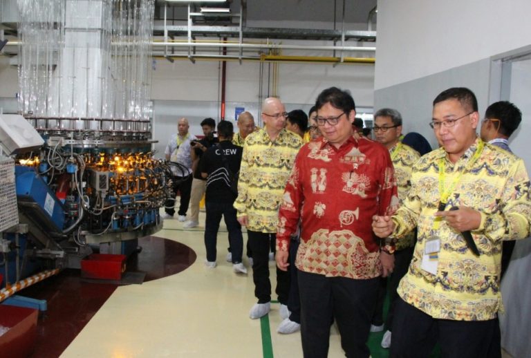Airlangga: Pemerintah Tengah Giat Kembangkan Industri Kaca