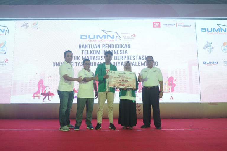 Direksi Telkom Berbagi Inspirasi dan Motivasi dengan 3.000 Mahasiswa di Palembang