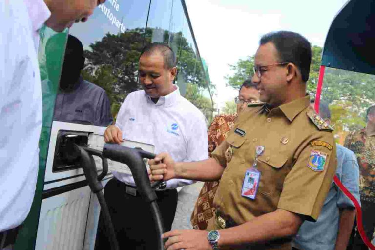 Operasikan Bus Listrik, Anies: Ini Cara Merubah Perilaku Warga Jakarta