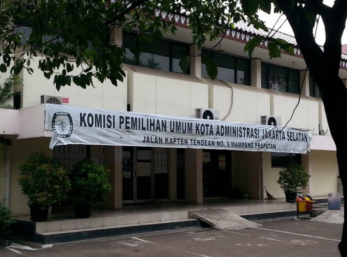 KPU Jaksel Didesak Umumkan Hasil Penghitungan Suara di TPS - MONITOR