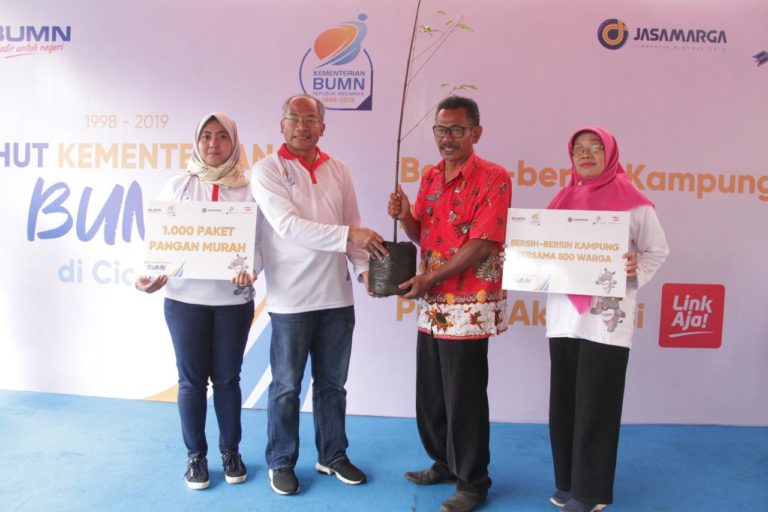 Meriahkan HUT Kementerian BUMN, Jasa Marga, Pindad dan Djakarta Lloyd Salurkan CSR di Ciamis