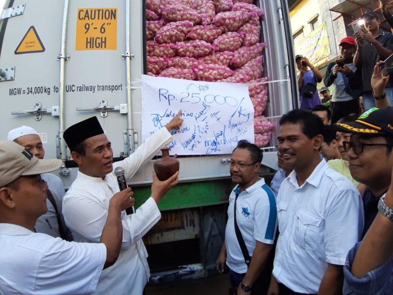 Mentan Operasi Pasar Pangan Murah dan Blacklist 56 Importir Bawang Putih Nakal