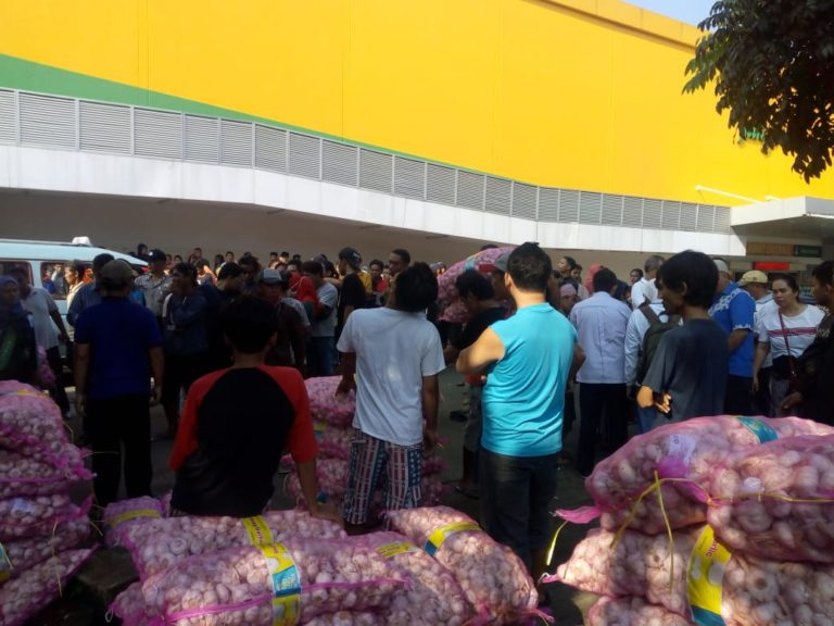 Tekan Harga Bawang Putih, Kementan Gelar Operasi Pasar di Pasar Kramat Jati