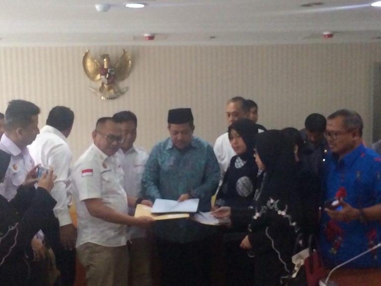 Terima Advokat Senopati 08, Fahri Hamzah : Pemerintah Harus Terbuka Soal Kematian Ratusan KPPS