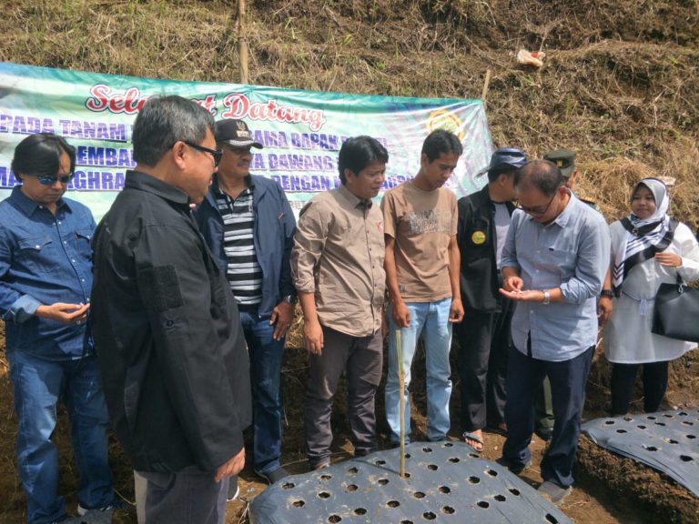 Bersama GEMPITA, Bupati Garut Canangkan Sentra Bawang putih