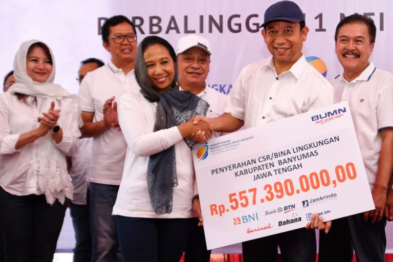 Perum Jamkrindo Salurkan Bantuan Bina Lingkungan di Jateng