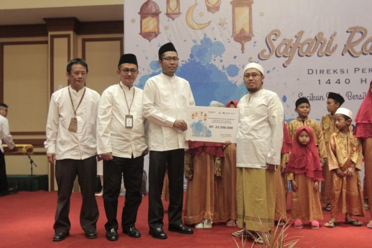Perum Jamkrindo Santuni Anak Yatim Panti Asuhan Zaul Chaq Malang